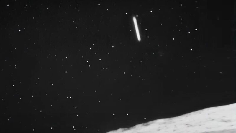 Загадочный сигарообразный объект в небе Марса: новые детали