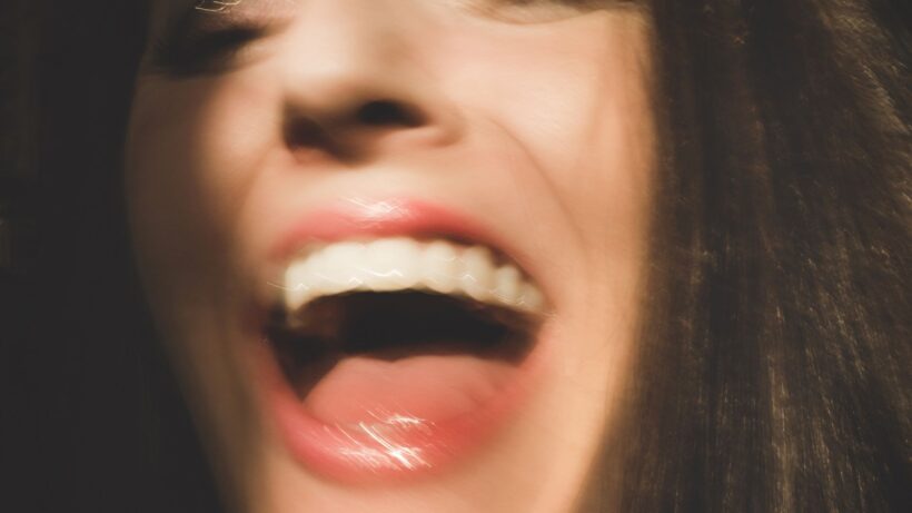 Непредсказуемый смех: случай необъяснимой болезни