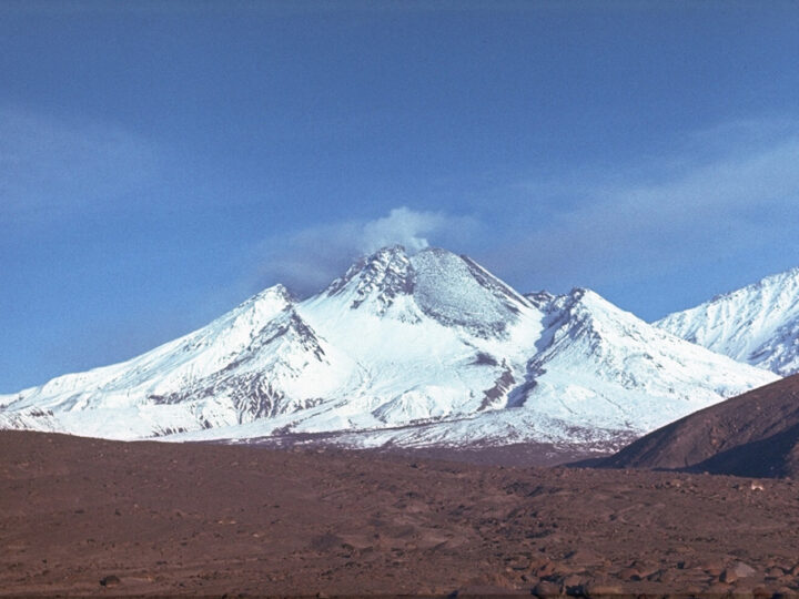 Возрождение гиганта: как Безымянный вулкан на Камчатке растёт после катастрофы