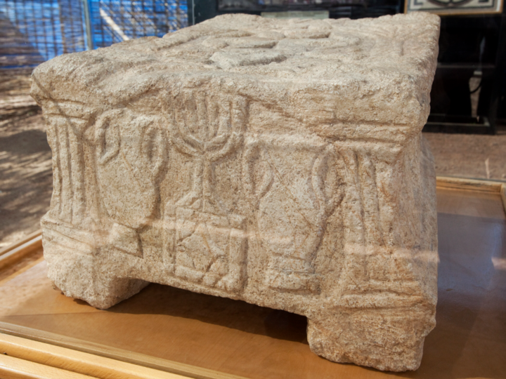 Каменная летопись Хануки: древнейшее изображение храмовой меноры найдено в Галилее