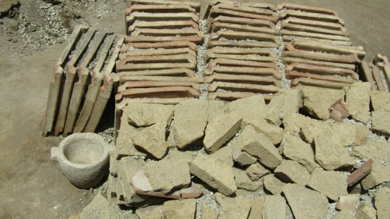 Вечный рецепт: как вулкан и нерастворённая известь раскрыли секрет самовосстанавливающегося римского бетона