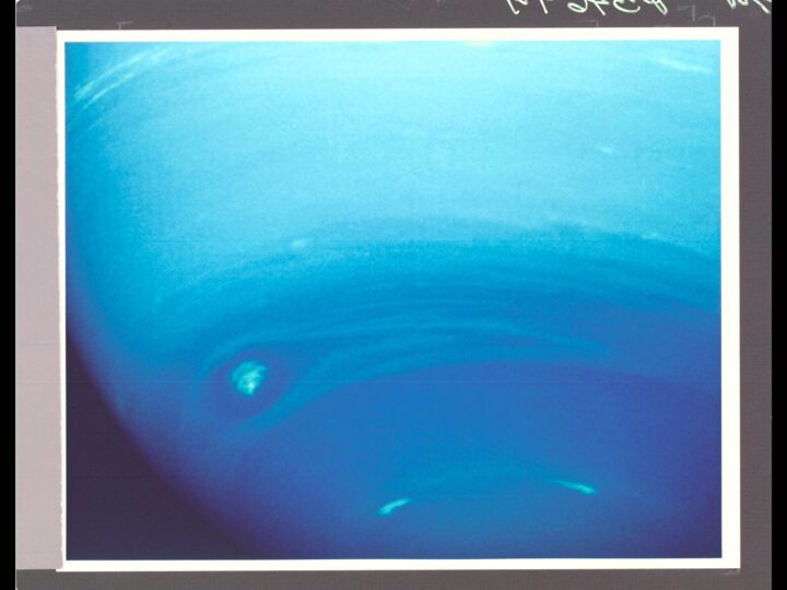 Тайны ледяных гигантов: новые данные раскрывают каменные сердца Урана и Нептуна