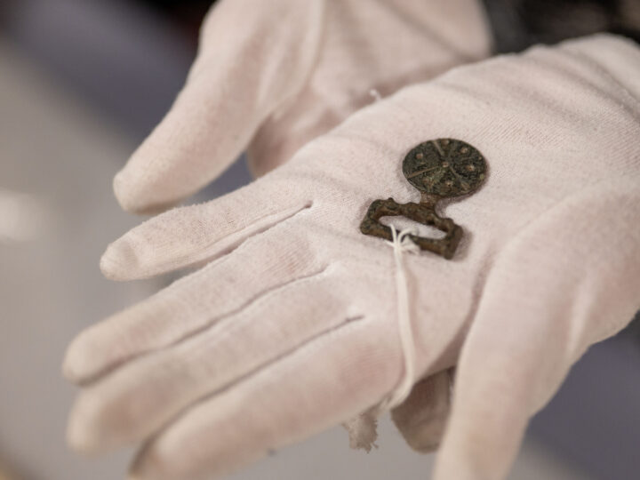 Загадочное пожертвование: как находка из комиссионного магазина стала учебным пособием для археологов