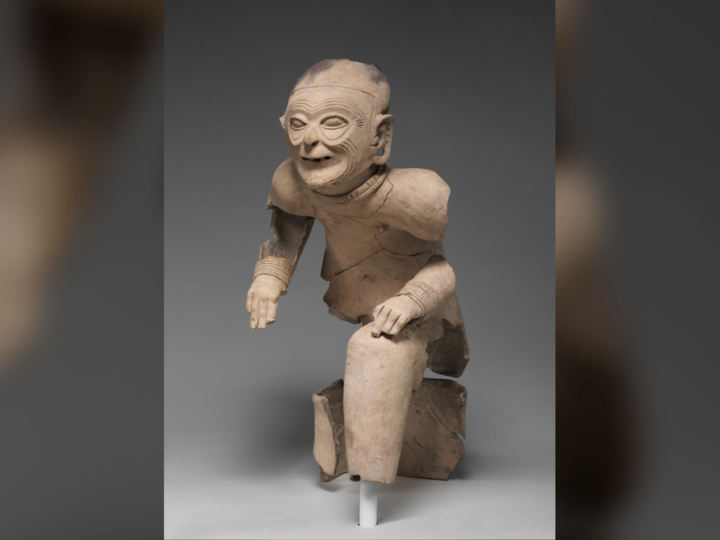 Мудрость, высеченная в глине: загадочная статуя могущественного старца культуры Тумако-Толита