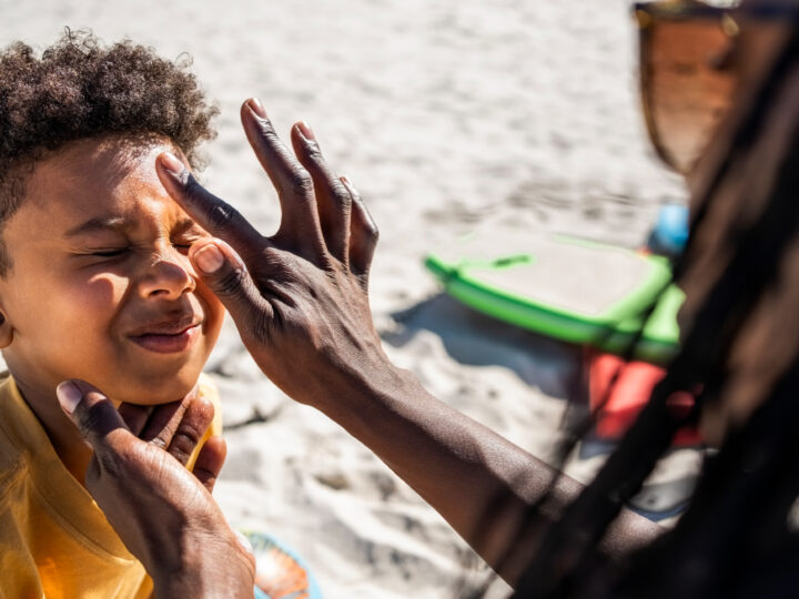 Нанотехнологии против белой маски: ученые нашли способ сделать минеральный солнцезащитный крем невидимым на коже