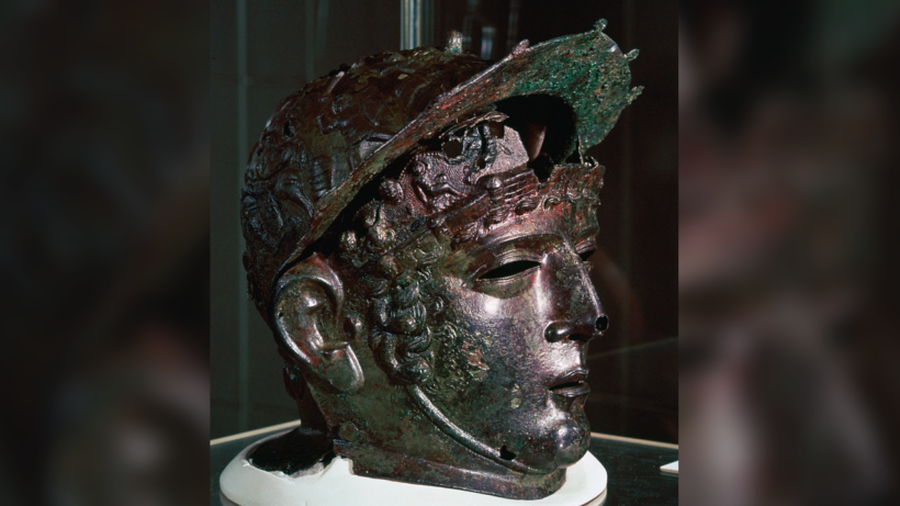 Забытая каска легионера: Тайна шлема из Рибчестера
