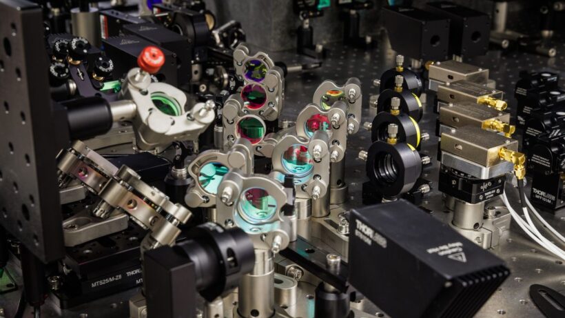 Стеклянная вечность: Microsoft научилась хранить терабайты данных 10 000 лет на обычном стекле