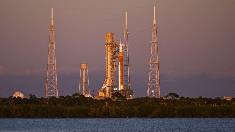 Снова задержка: полет NASA вокруг Луны откладывается из-за проблем с гелием