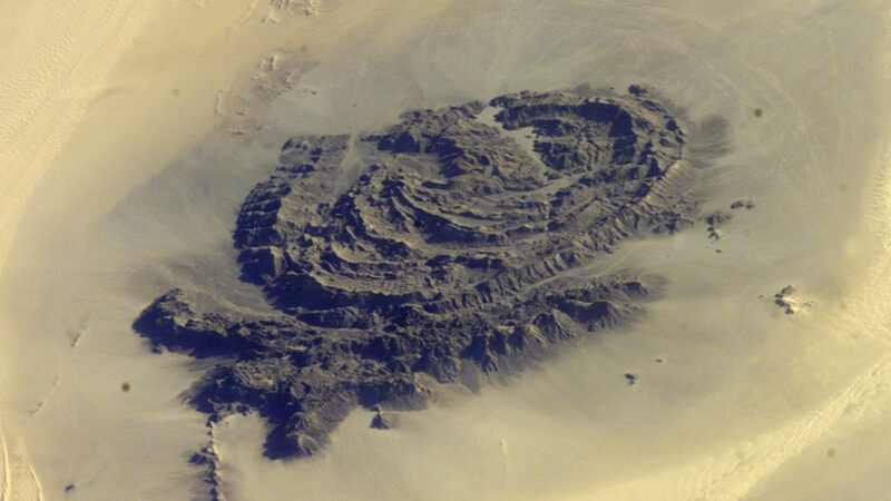 Загадка каменных колец Сахары: что скрывает гора Аркану?