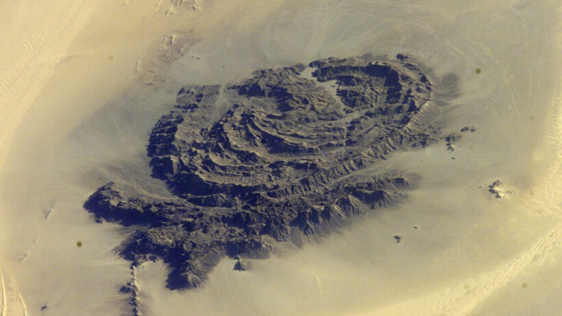 Загадка каменных колец Сахары: что скрывает гора Аркану?