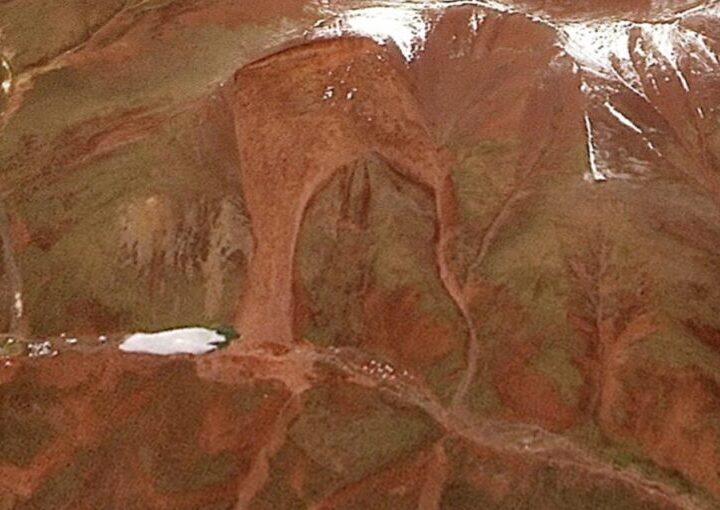 Оползень в Тибете: редкий феномен, вызванный таянием вечной мерзлоты