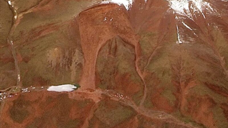 Оползень в Тибете: редкий феномен, вызванный таянием вечной мерзлоты