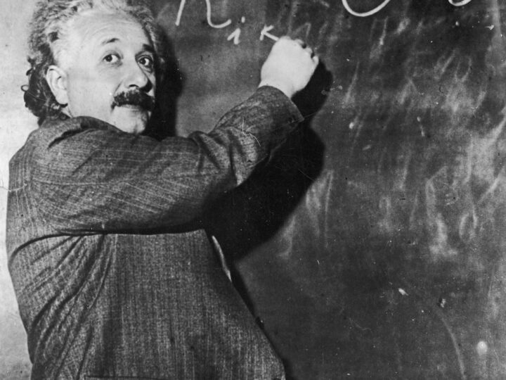 Простые числа и черные дыры: неожиданная связь фундаментальной математики и квантовой гравитации