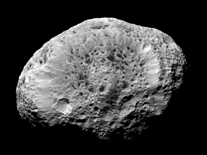 Космическая катастрофа: как Титан «протаранил» неизвестную луну Сатурна и создал его кольца