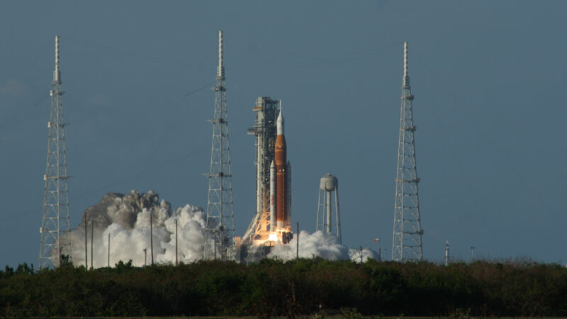 Я видел, как люди возвращаются на Луну. Это было похоже на возвращение в детство» — репортаж очевидца с запуска Artemis II