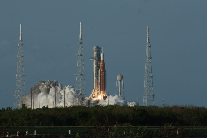 Я видел, как люди возвращаются на Луну. Это было похоже на возвращение в детство» — репортаж очевидца с запуска Artemis II