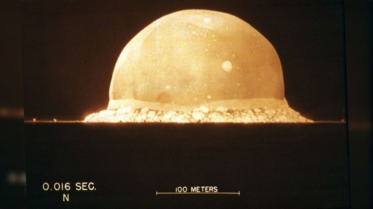 Стекло атомного века: внутри тринитита найдены уникальные кристаллы-клетки, не встречающиеся в природе