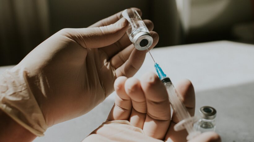Вопреки политике: FDA одобрило первую мРНК-вакцину от гриппа, но судьба препарата под вопросом