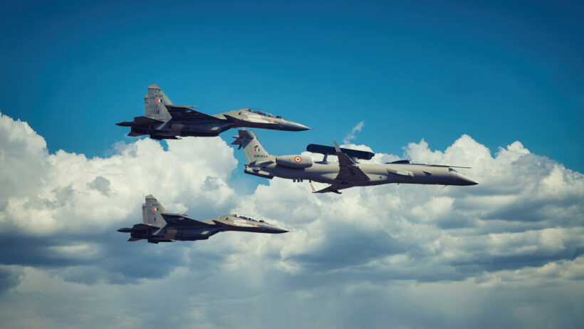 Пилот ВВС Индии полтора года страдал от головных болей — виноват оказался тесный шлем